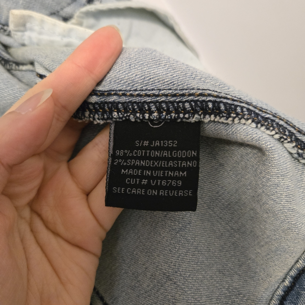 Cropped Denim Jacket - Picture 4 of 9